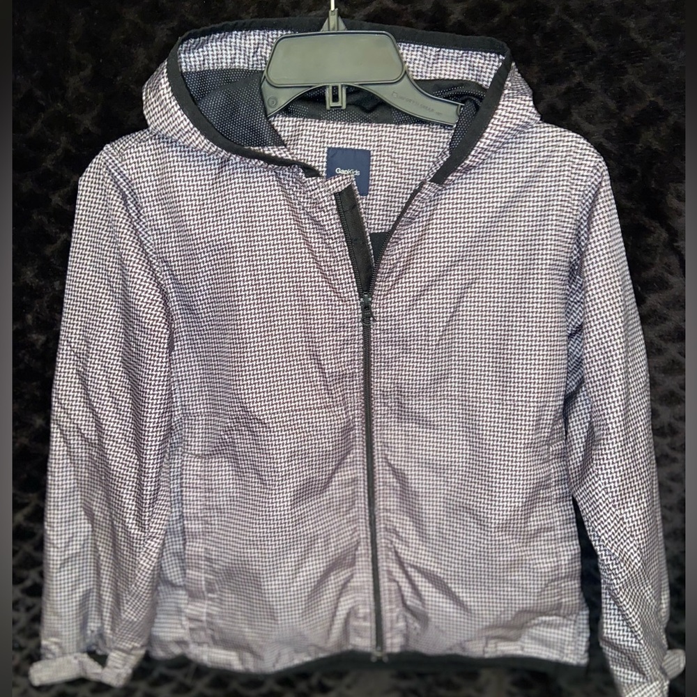 Gap kids raincoat. White and black design. Size 8